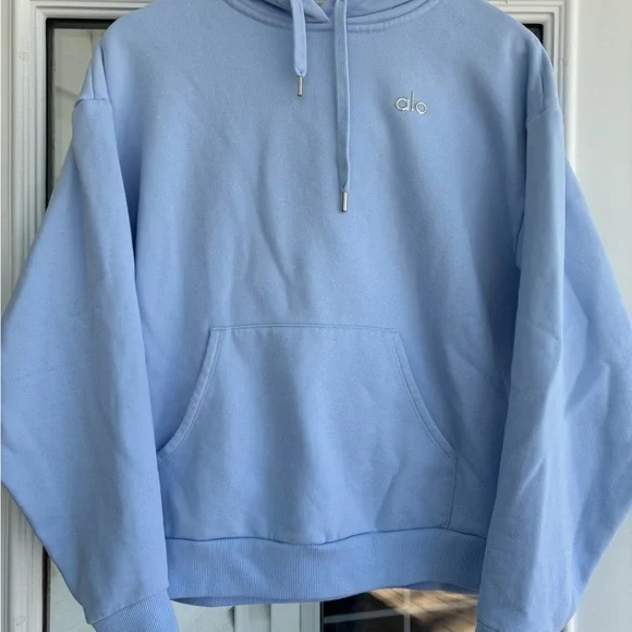 ALO Yoga Accolade Relaxed Hoodie in Seashell Blue - Picture 2 of 7